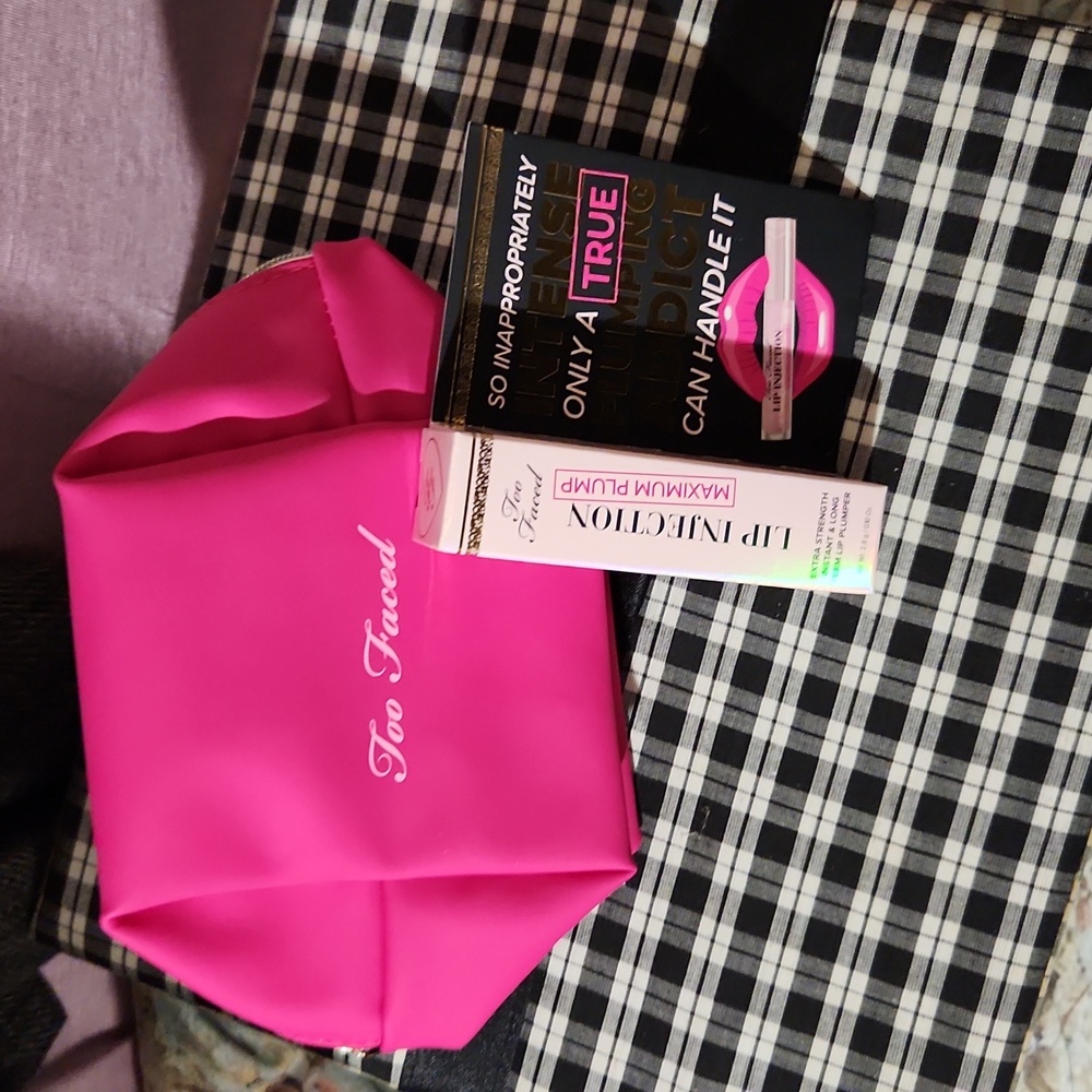 Too Faced Lip Injection With Cosmetic Bag NIP